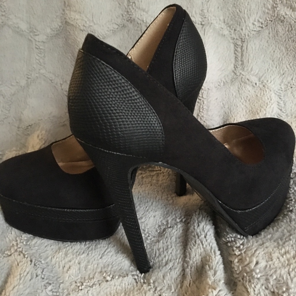 Heels - Picture 4 of 4